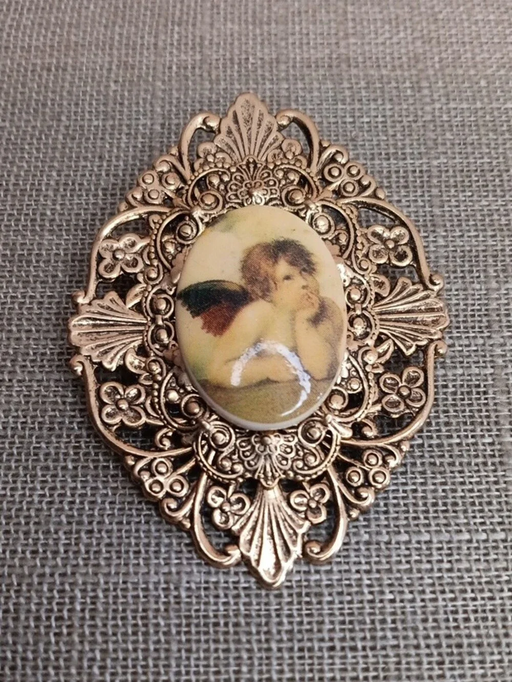 Vintage Gold Filigree Angel Cameo Brooch